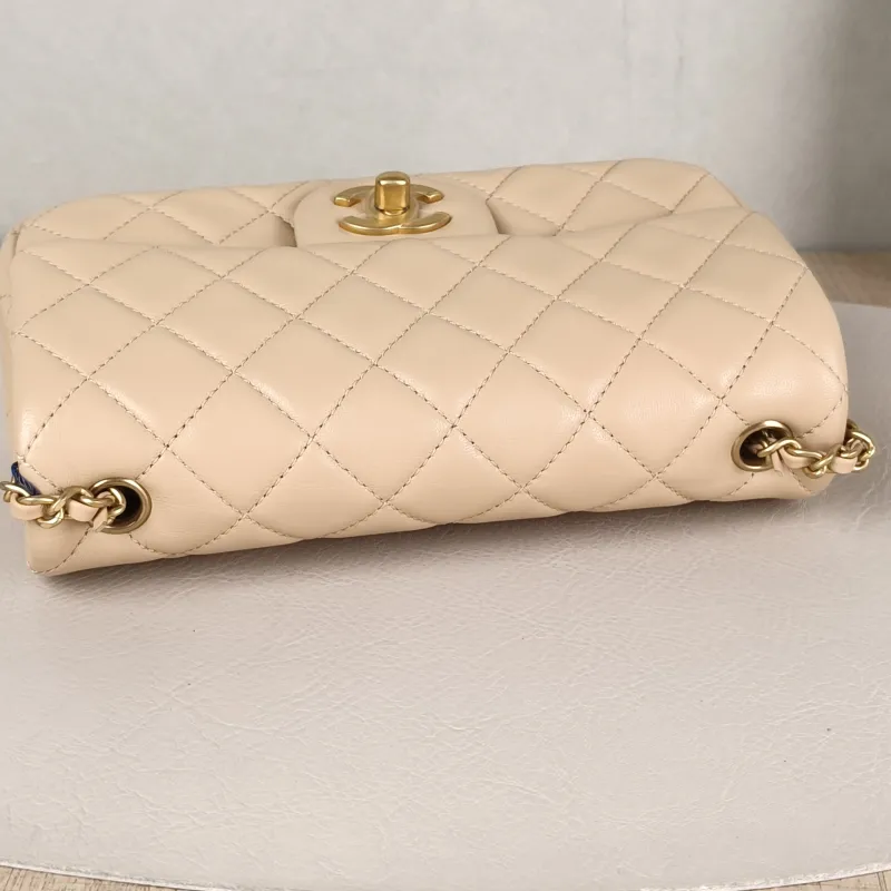 Chanel Crossbody Bag mini Lambskin mini20 × 6 × 12 cm — detail view 7 of 14