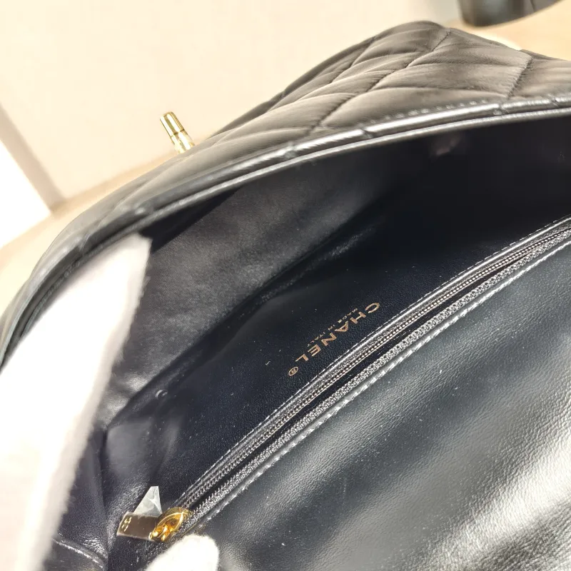 Chanel Crossbody Bag Black SL ambskin Medium25 × 8 × 16 cm — detail view 4 of 12