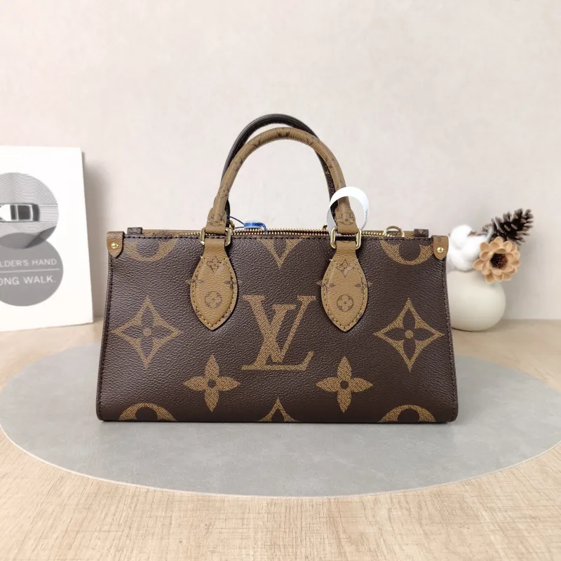 Louis Vuitton Crossbody Bag Onthego East West Monogram PVC Small25 × 10 × 13 cm — cover view 3 of 5
