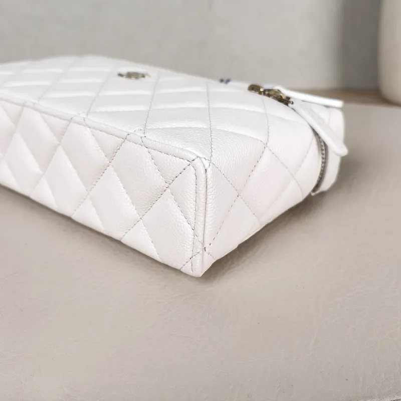 Chanel Crossbody Bag lp Box Bag Top Handle Crossbody Bag White Grained Calfskin 19.5 × 5 × 11 cm — detail view 14 of 15