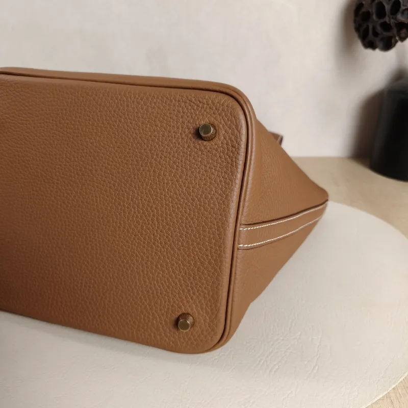 Hermès Top Handle Bag Picotin Lock 22 22 Clemence Taurillon TC Calfskin Medium22 × 18 × 21 cm — cover view 4 of 11