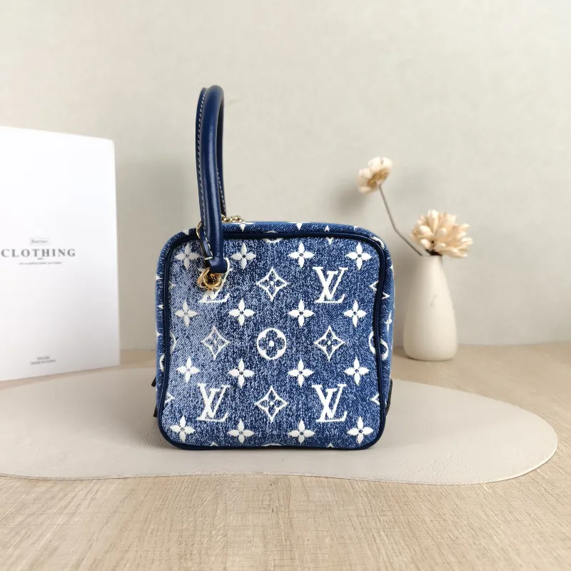 Louis Vuitton Shoulder Bag Square Blue One Size16 × 16 × 16 cm
