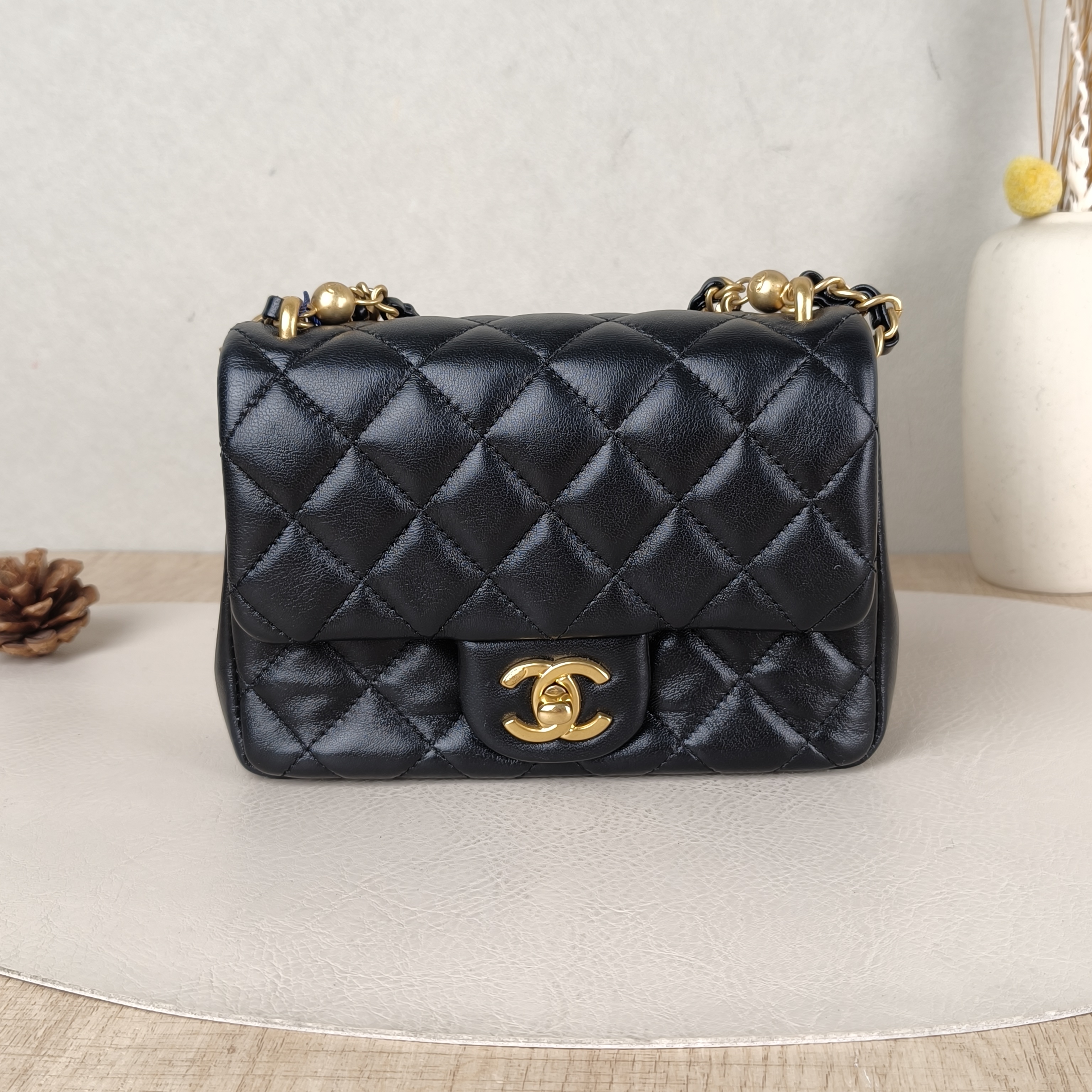 Chanel Crossbody Bag24p Pearl Black Lambskinmini17 × 5 × 12.5 cm