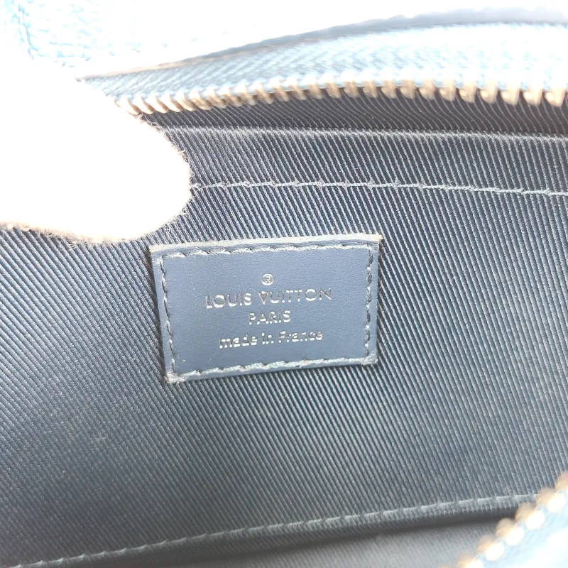 Louis Vuitton Crossbody Bag SOFT TRUNK Box Navy PVC Mini 18.5 × 8 × 13 cm — detail view 7 of 11