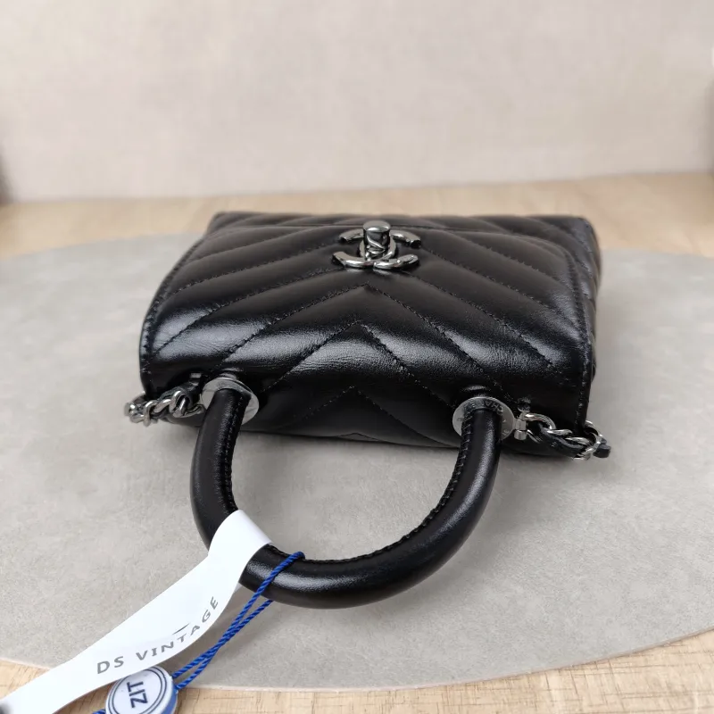 Chanel Crossbody Bag Coco Handle​Black V Calfskin Mini14.5 × 5.5 × 11.5 cm — detail view 6 of 18