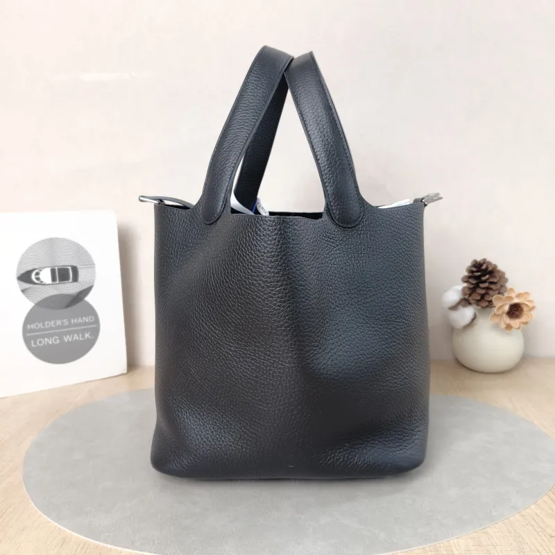 Hermès Top Handle Bag Picotin Lock 22 22Black TC Calfskin Medium22 × 18 × 21 cm — detail view 6 of 18