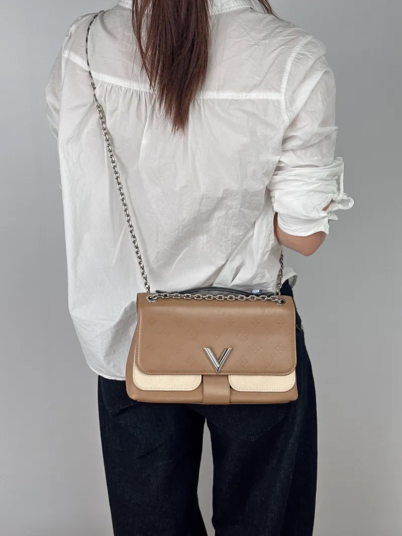 Louis Vuitton Shoulder Bag Very Chain Chain Bag Calfskin One Size24 × 8 × 15 cm — on-model view 3 of 3