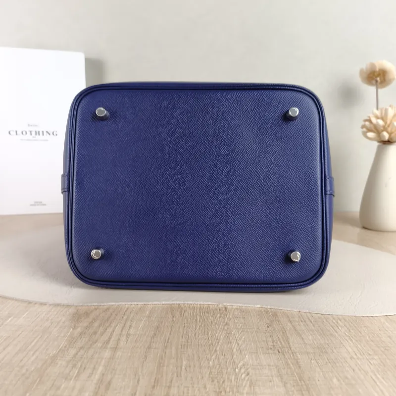 Hermès Top Handle Bag Picotin Lock 22 22 Blue Woven Epsom Calfskin Medium 22 × 17 × 21 cm D — cover view 2 of 5