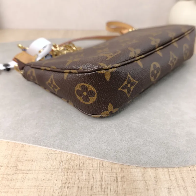 Louis Vuitton Shoulder Bag Pochette Accessoires Monogram PVC Large 23 × 4 × 13.5 cm — detail view 2 of 11