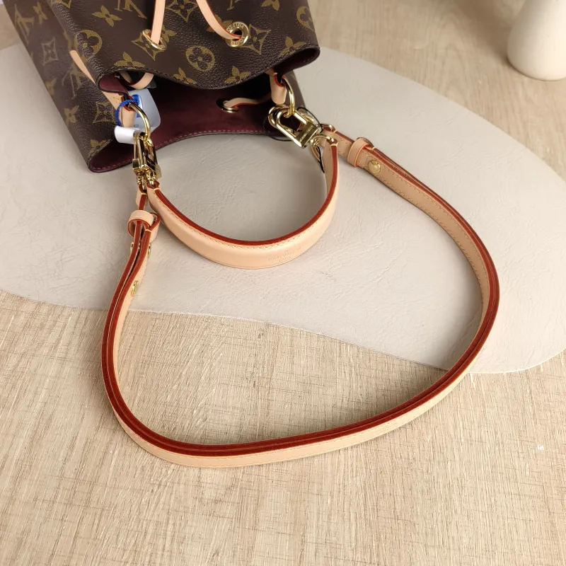 Louis Vuitton Crossbody Bag NÉONOÉ Bucket Bag BB Monogram PVC BB 20 × 13 × 20 cm — detail view 3 of 10