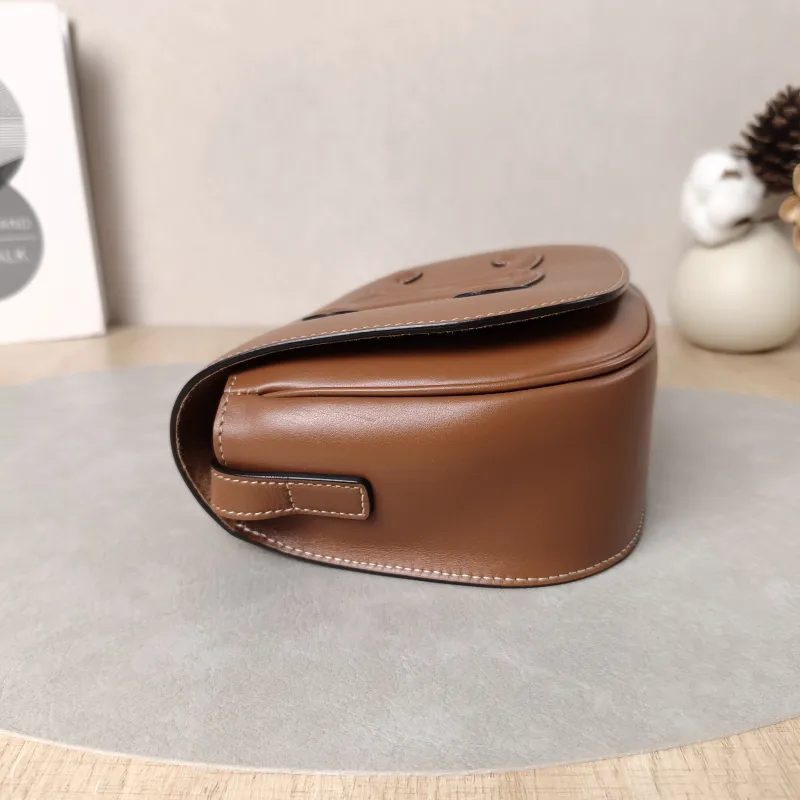 CELINE Crossbody Bag FOLCO TRIOMPHE Caramel Calfskin One Size18.5 × 7 × 15 cm — detail view 13 of 16