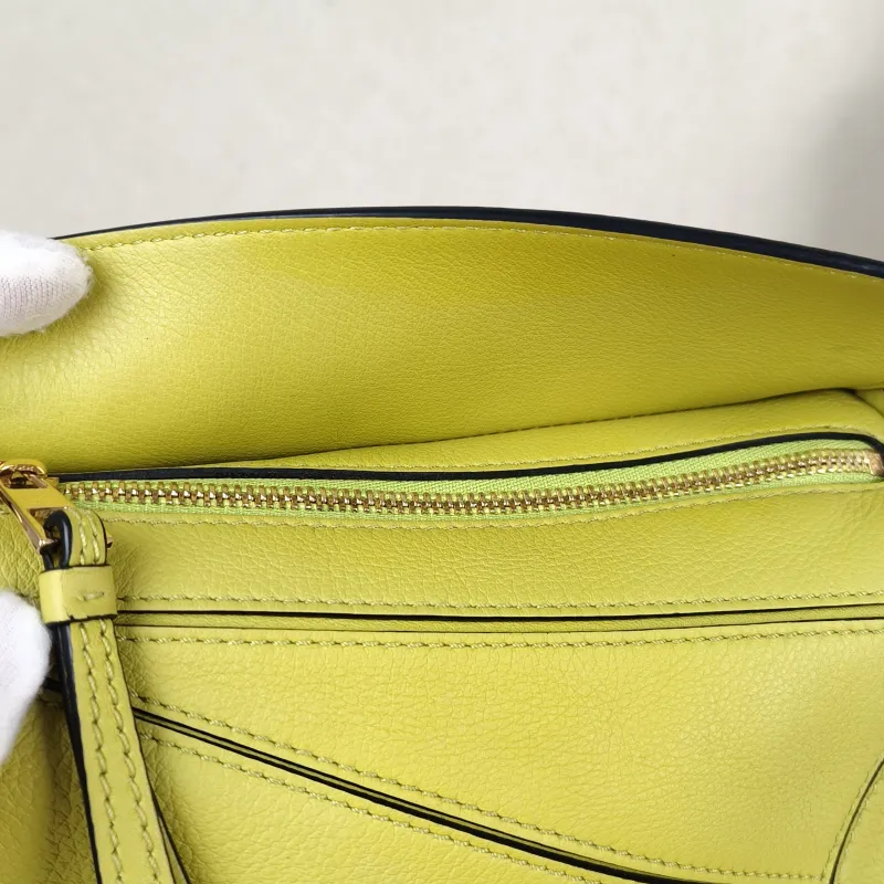 LOEWE Crossbody Bag Puzzle Green Calfskinmini18 × 8 × 12.5 cm — detail view 6 of 11