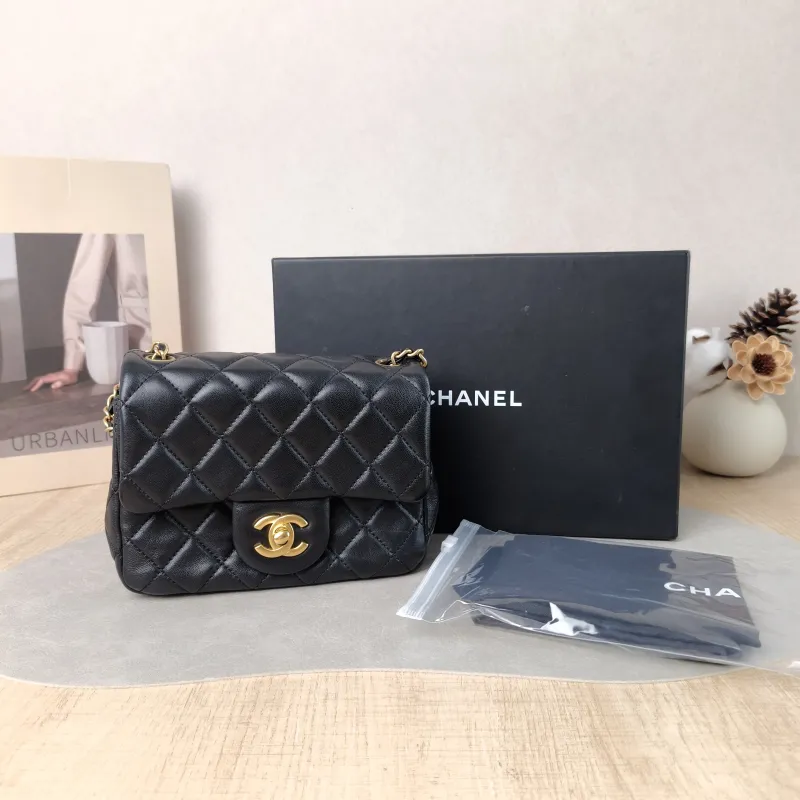 Chanel Crossbody Bag Black Lambskin One Size 17 × 8 × 13.5 cm — cover view 5 of 6