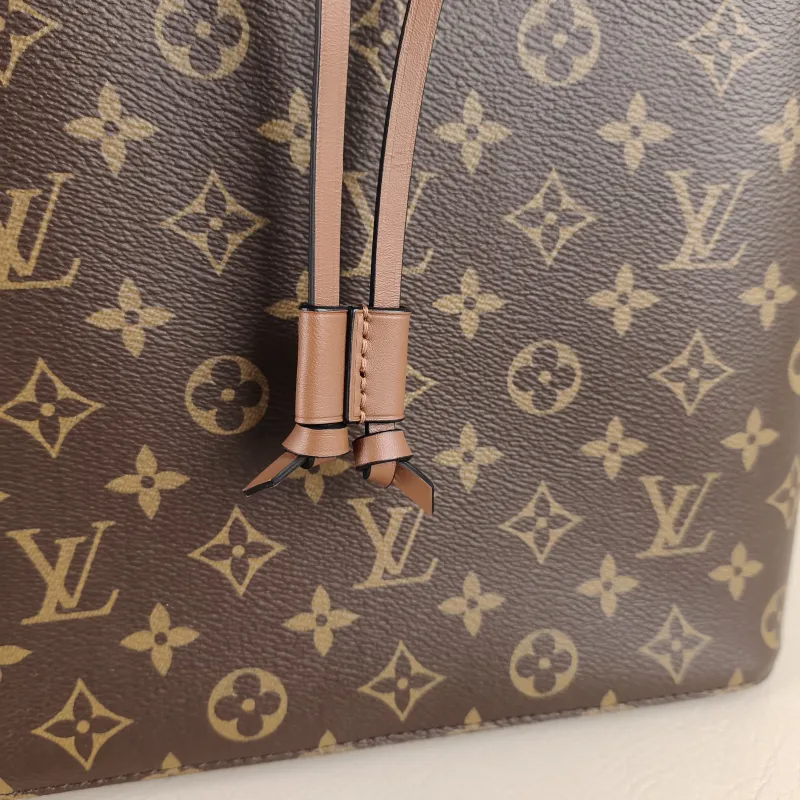 Louis Vuitton Shoulder Bag NÉONOÉ Bucket Bag Caramel PVC Medium 26 × 17.5 × 26 cm — detail view 7 of 10