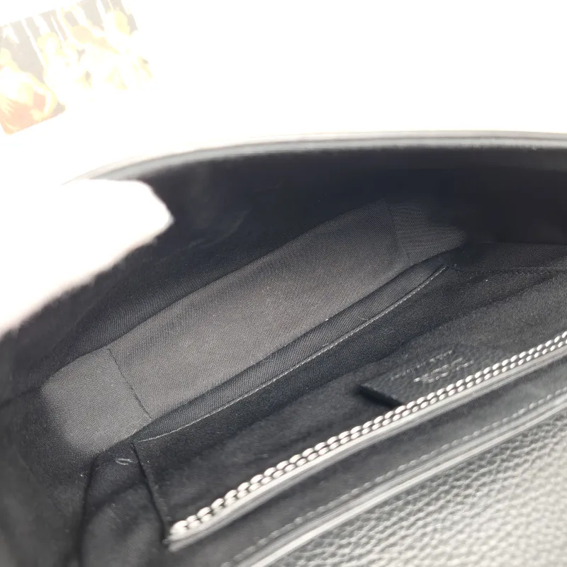 DIOR Crossbody Bag Black Calfskin Small 23 × 6 × 17.5 cm — detail view 5 of 11