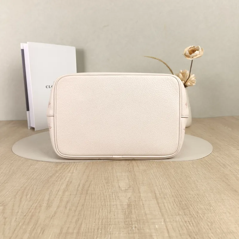 Louis Vuitton Shoulder Bag NÉONOÉ Bucket Bag White Empreinte Embossed Calfskin Medium26 × 17.5 × 26 cm — cover view 4 of 5