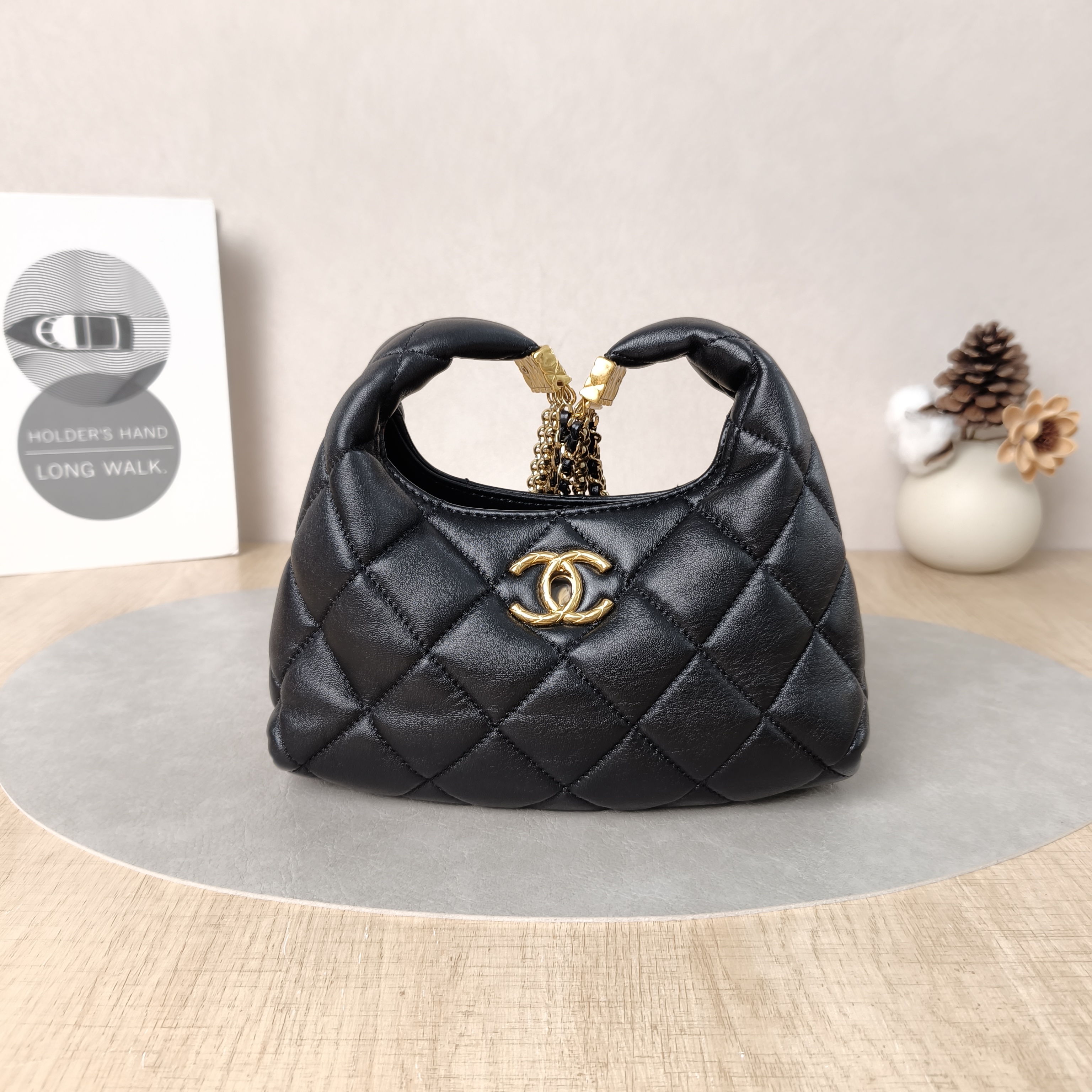 Chanel Crossbody Bag hobo Top Handle Crossbody Bag Black Lambskinmini20.5 × 7 × 20 cm