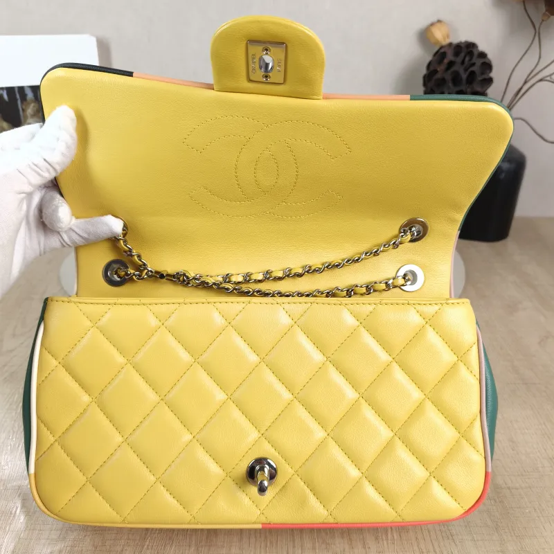 Chanel Crossbody Bag Classic Flap CF Yellow · Lambskin Medium 25.5 × 6.5 × 15.5 cm 23 — detail view 10 of 13