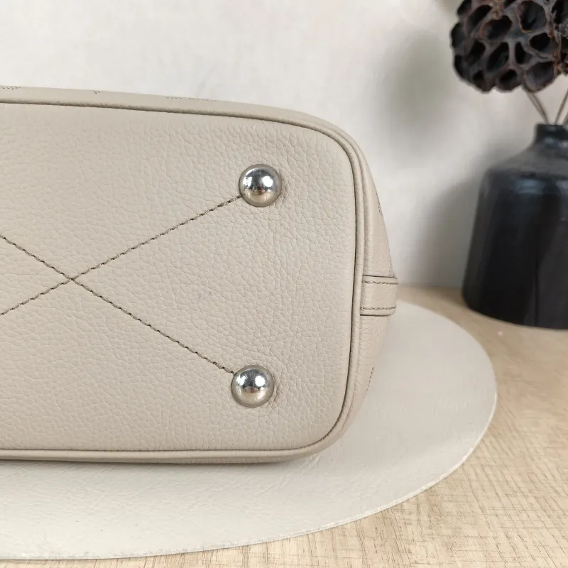 Louis Vuitton Crossbody Bag Blossom Top Handle Bag Calfskin Small20 × 12.5 × 20 cm — detail view 13 of 13
