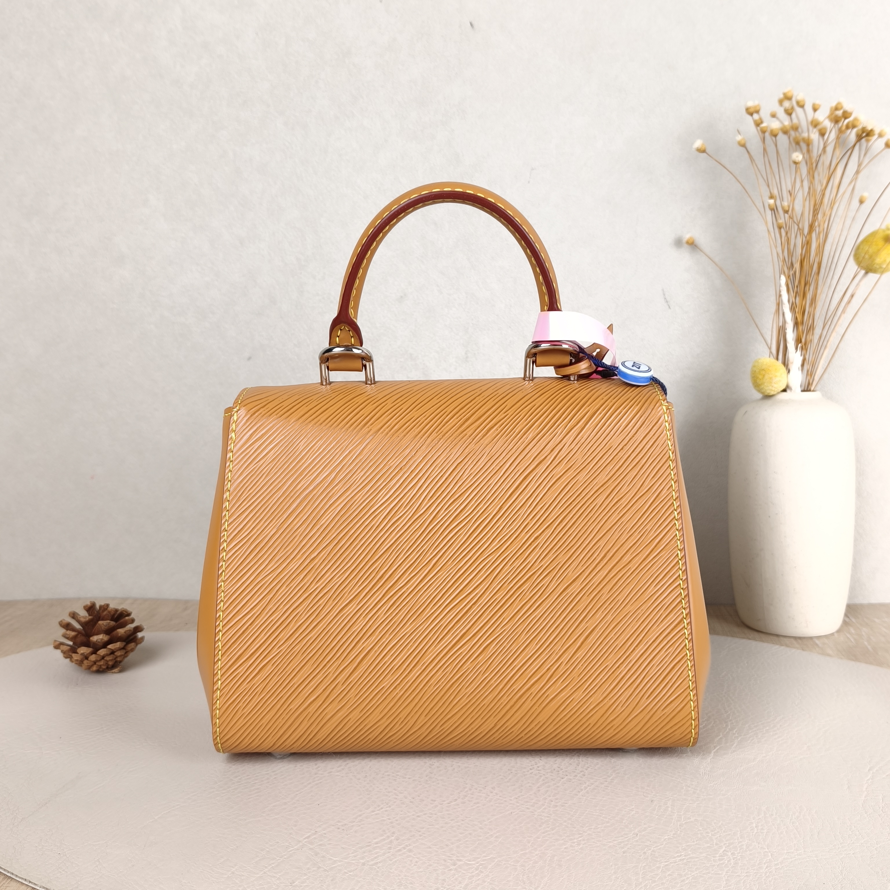 Louis Vuitton Crossbody Bag CLUNY Caramel Epi Embossed Calfskinmini20 × 7.5 × 16 cm — cover view 3 of 6