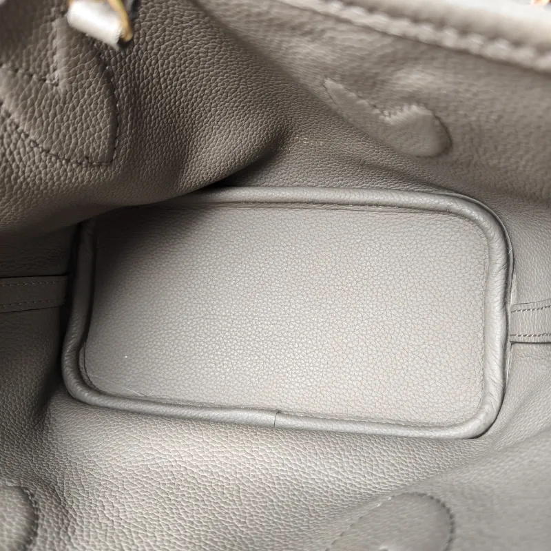 Louis Vuitton Crossbody Bag NEVERFULL INSIDE OUT BB PVC · Calfskin BB26.5 × 11 × 16.5 cm — detail view 11 of 15