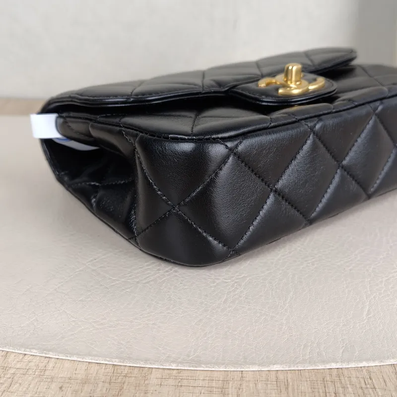 Chanel Crossbody Bag 26c Pearl Black Lambskin Small 20 × 6 × 14 cm — detail view 7 of 12