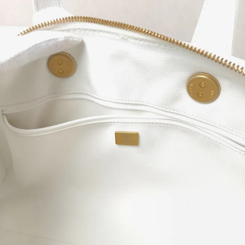 Chanel Crossbody Bag Bowling Bag White Gold Grained Calfskin One Size32 × 13 × 16 cm — detail view 4 of 13