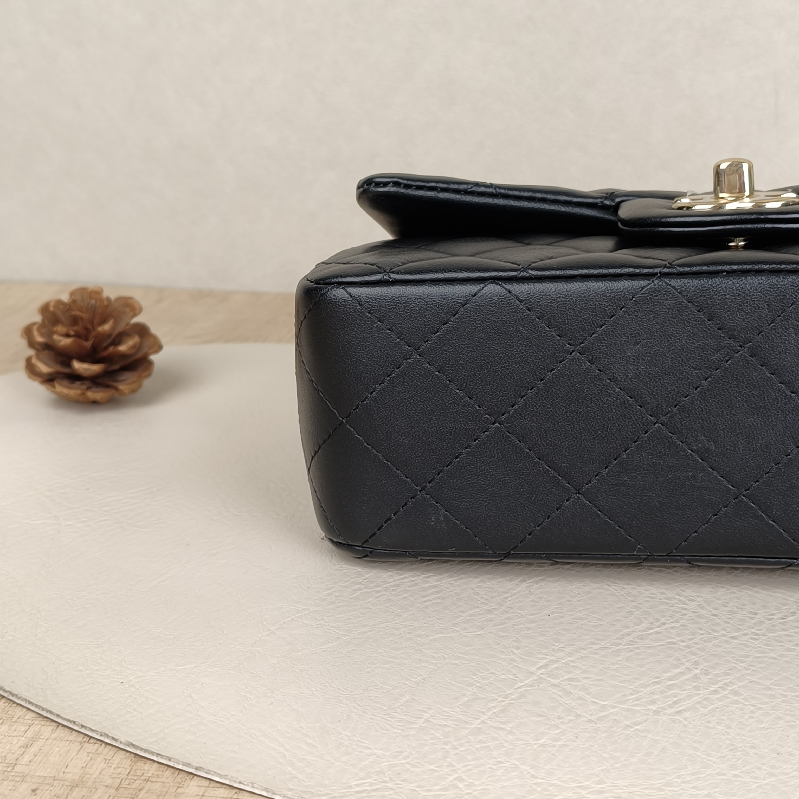 Chanel Crossbody Bag Edition mini Black Lambskin mini20 × 6 × 12 cm — cover view 4 of 9