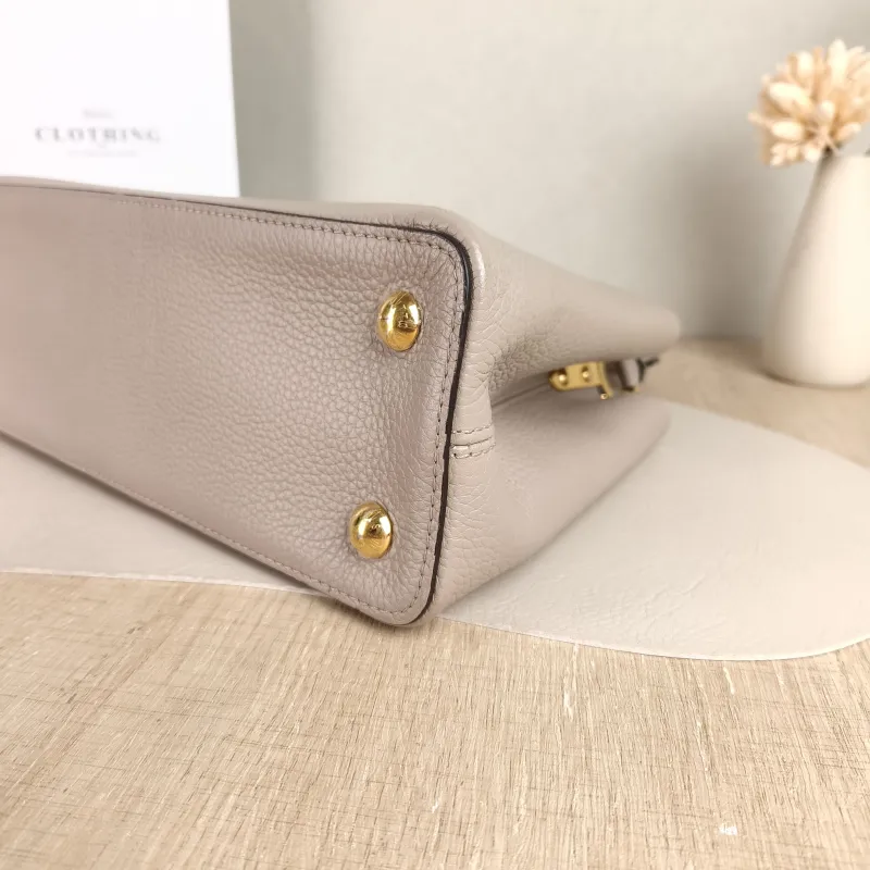 Louis Vuitton Top Handle Bag Capucines Grey Calfskin Medium 31.5 × 11 × 20 cm — detail view 2 of 10