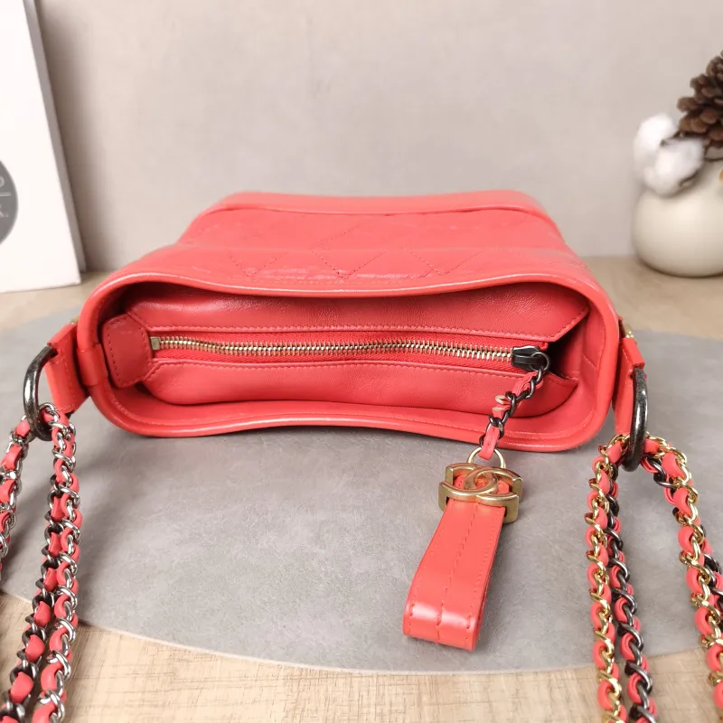 Chanel Crossbody Bag Gabrielle Gabrielle Bag Red CC alfskin Small20 × 8 × 15 cm — detail view 3 of 15