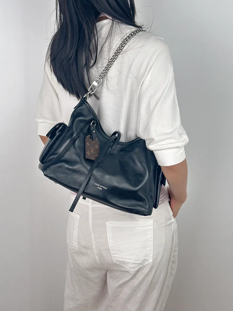 Louis Vuitton Crossbody Bag Carryall Vibe Black SL ambskin Medium 39 × 15 × 30 cm — on-model view 3 of 3