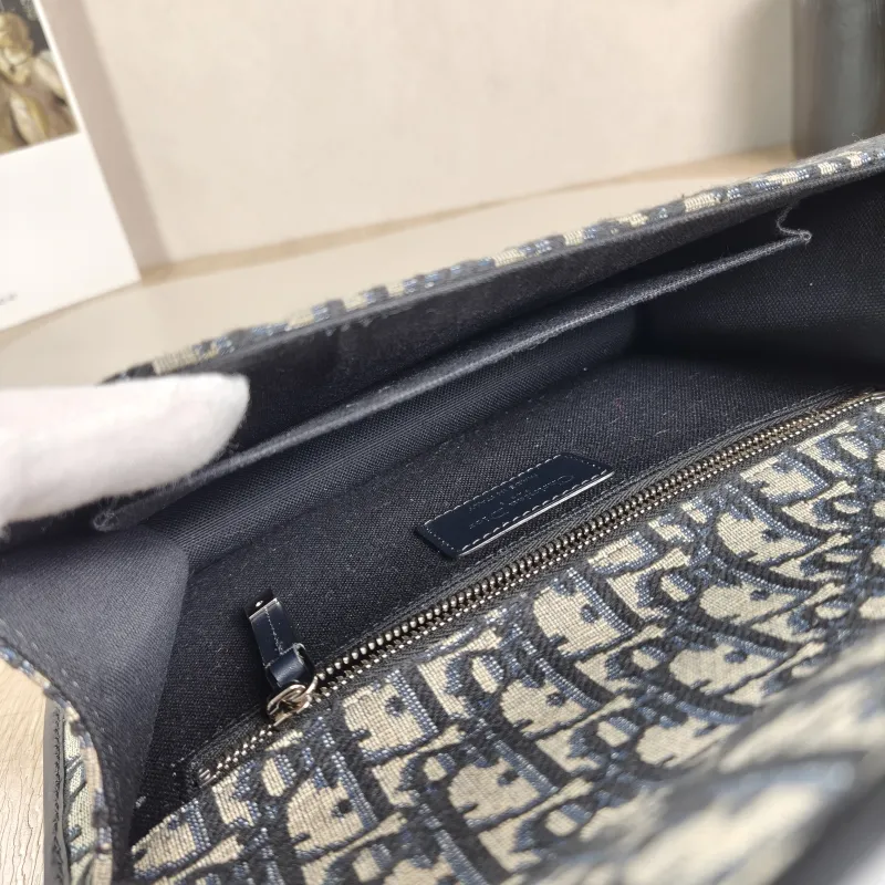 DIOR Crossbody Bag 30Montaigne 30 Blue Calfskin，Canvas Medium 25 × 9 × 16.5 cm — detail view 10 of 14