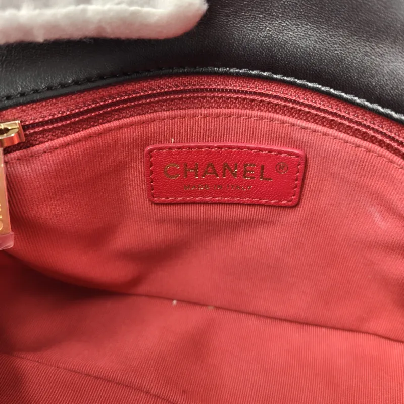 Chanel Crossbody Bag Pearl Black Lambskin One Size 18 × 6 × 13 cm — detail view 8 of 12
