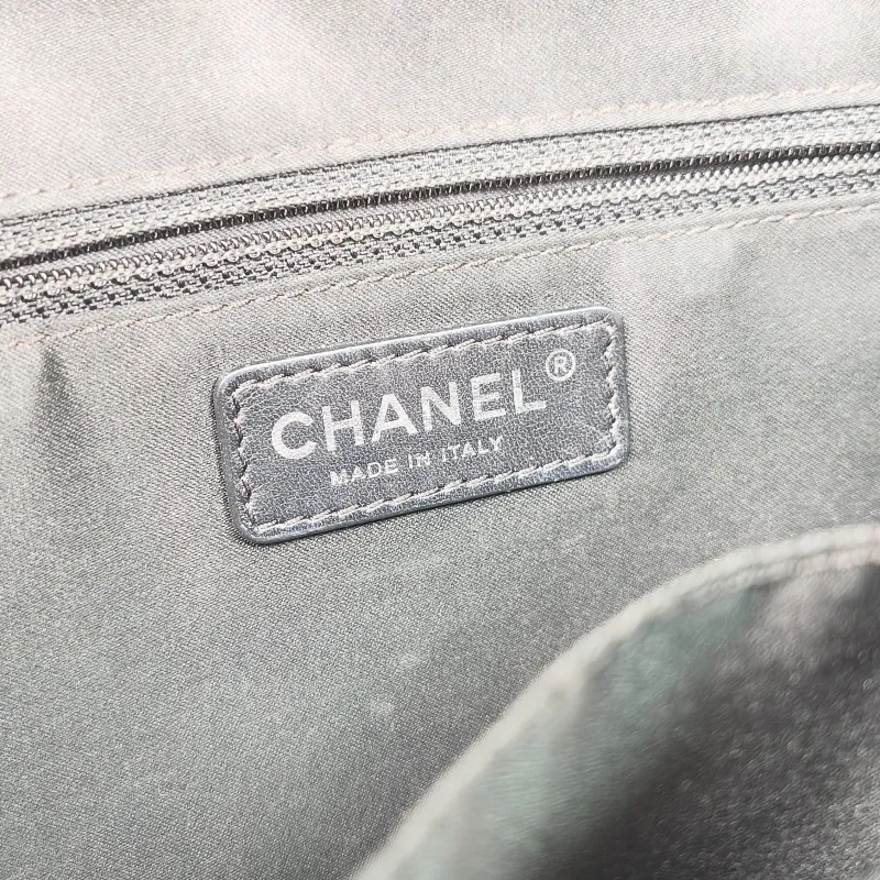 Chanel Crossbody Bag cf Collection Crossbody Bag Black Calfskin 25 × 10 × 18 cm 18 — detail view 9 of 15