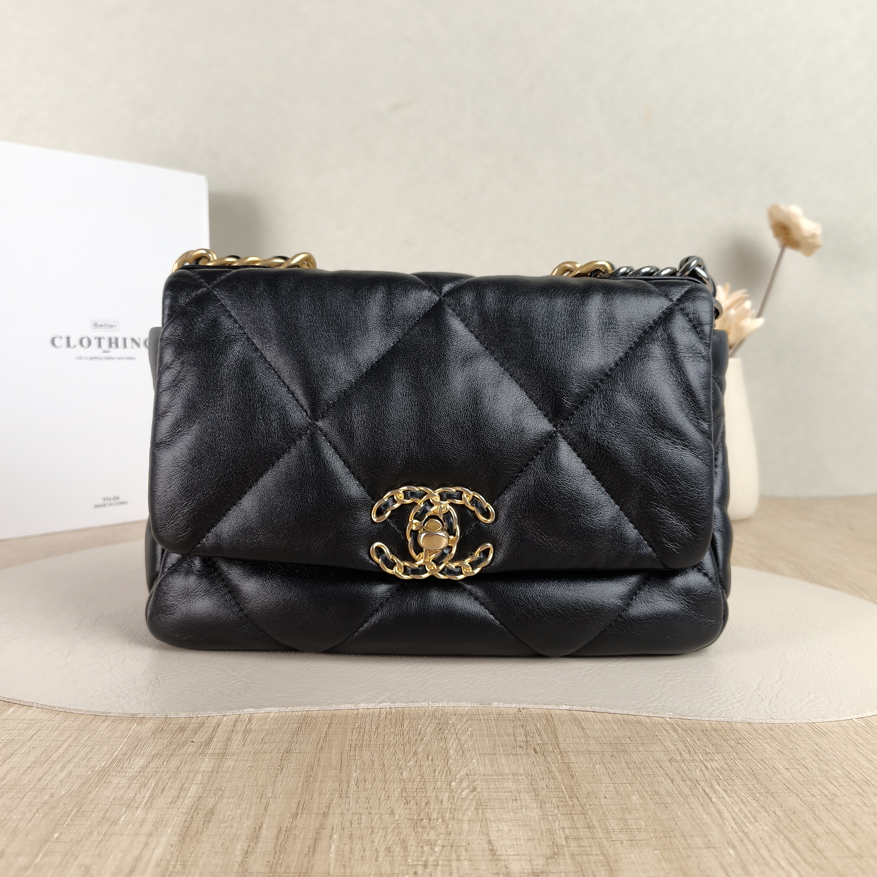 Chanel Crossbody Bag19Bag Black SL ambskin Small26 × 9 × 16 cm