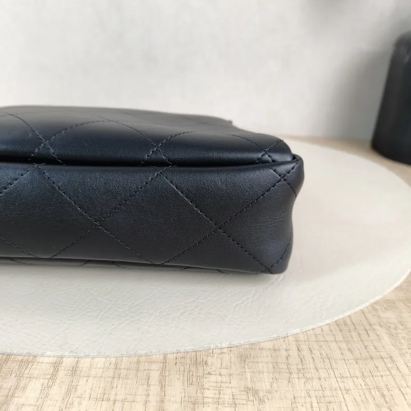 Chanel Crossbody Bag c Logo Black Calfskin One Size 23 × 7.5 × 16 cm — detail view 2 of 13