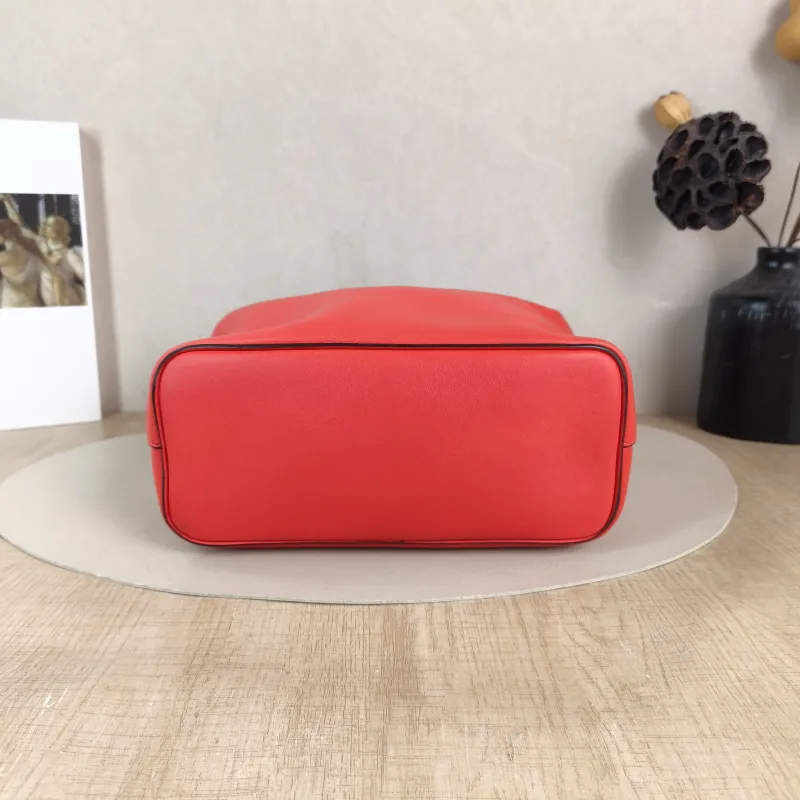 CELINE Crossbody Bag Crossbody Bag Red Calfskin One Size 23.5 × 10 × 23 cm — cover view 5 of 6