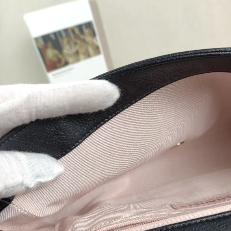 Chanel Crossbody Bag cf Collection Crossbody Bag Black Calfskin One Size 26 × 7 × 18 cm 24 — detail view 11 of 13