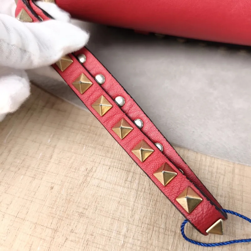 Valentino Clutch Clutch Red Lambskin One Size28 × 2 × 17 cm — detail view 3 of 14