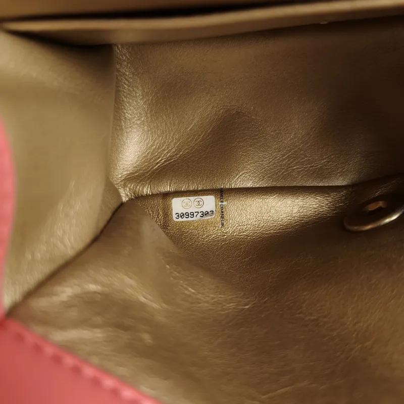 Chanel Crossbody Bag Pink Lambskin One Size 17 × 8 × 13.5 cm 30 — detail view 3 of 14