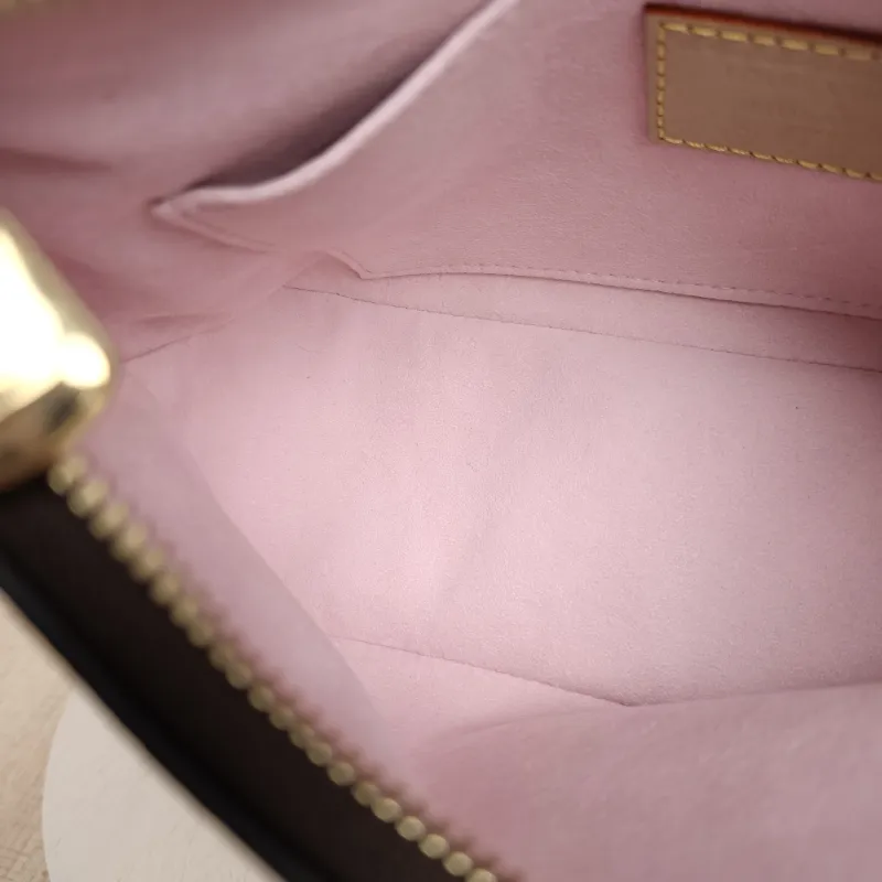 Louis Vuitton Crossbody Bag Boulogne Monogram PVC Small26 × 9.5 × 16 cm — detail view 3 of 10