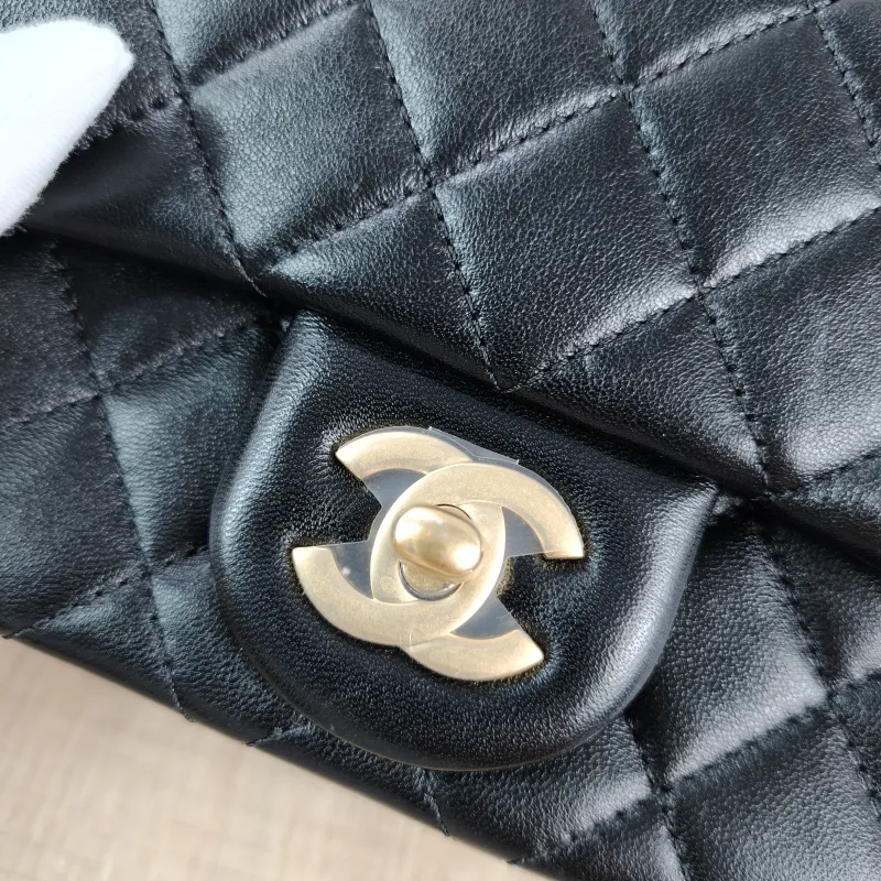 Chanel Crossbody Bag Classic Flap Mini CF Mini Black with Gold-Tone Hardware SL ambskinmini17 × 8 × 13.5 cm — detail view 10 of 12