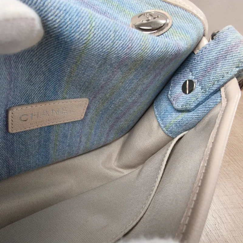 Chanel Crossbody Bag Crossbody Bag One Size17 × 6 × 14 cm — detail view 8 of 15