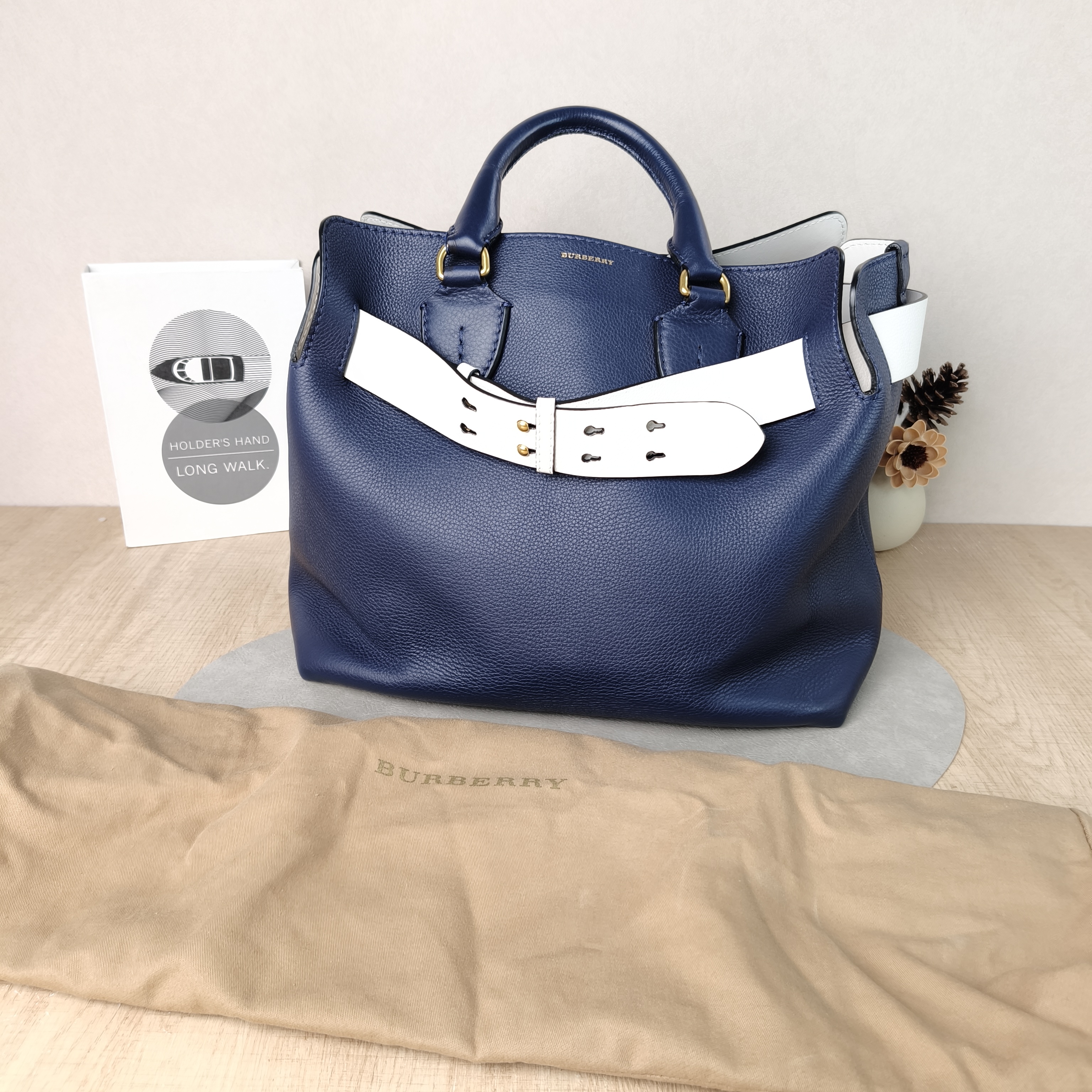 BURBERRY Top Handle Bag Tote Bag White Navy Calfskin One Size34 × 17 × 28 cm — cover view 5 of 6