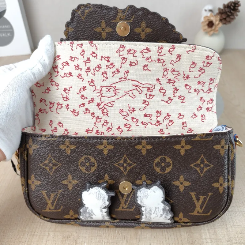 Louis Vuitton Crossbody Bag IVY Monogram PVC Small 23.5 × 4.3 × 12 cm — detail view 8 of 13