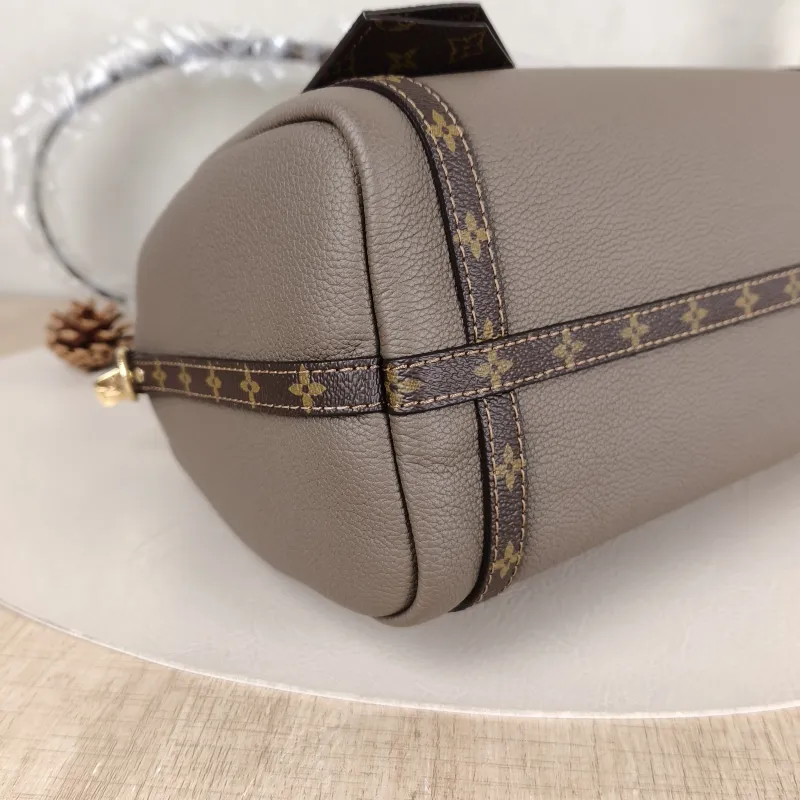 Louis Vuitton Shoulder Bag EXPRESS Shoulder Bag Grey Calfskin Small26 × 13.5 × 17 cm — detail view 11 of 12