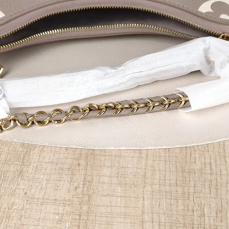 Louis Vuitton Crossbody Bag Boulogne Monogram Empreinte Embossed Calfskin Small 26 × 9.5 × 16 cm — detail view 8 of 11