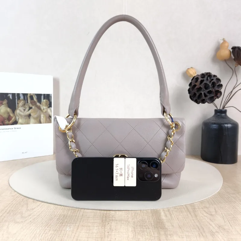 Chanel Shoulder Bag Shoulder Bag Grey Lambskin One Size25 × 5 × 14.5 cm — cover view 5 of 5