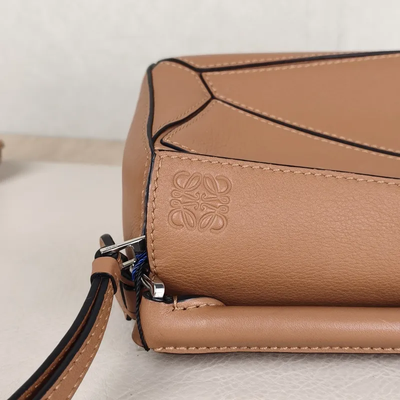 LOEWE Crossbody Bag Puzzle Caramel CC alfskin Mini 18 × 8 × 12.5 cm — detail view 1 of 10