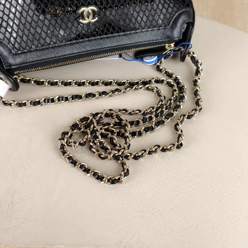 Chanel Crossbody Bag Black Lambskin One Size 21.5 × 5 × 15 cm — detail view 3 of 10